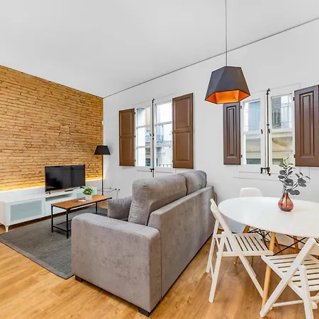 Apartment Lodging Modern In Downtown With Lovely Balcony