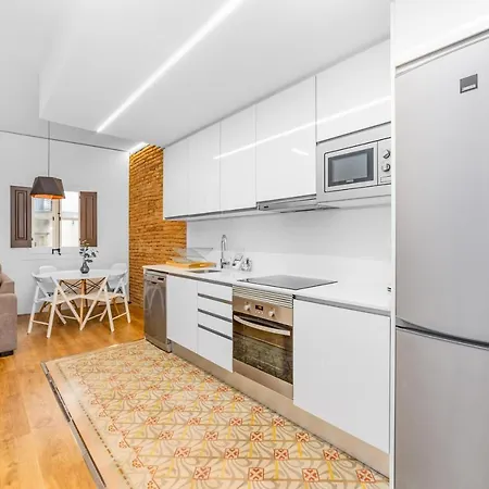 Lodging Modern In Downtown With Lovely Balcony