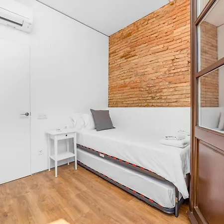 Apartment Lodging Modern In Downtown With Lovely Balcony Barcelona