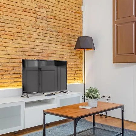 Lodging Modern In Downtown With Lovely Balcony